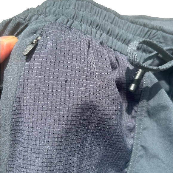 Lululemon Athletic Linerleas Shorts Size Small - Picture 11 of 11